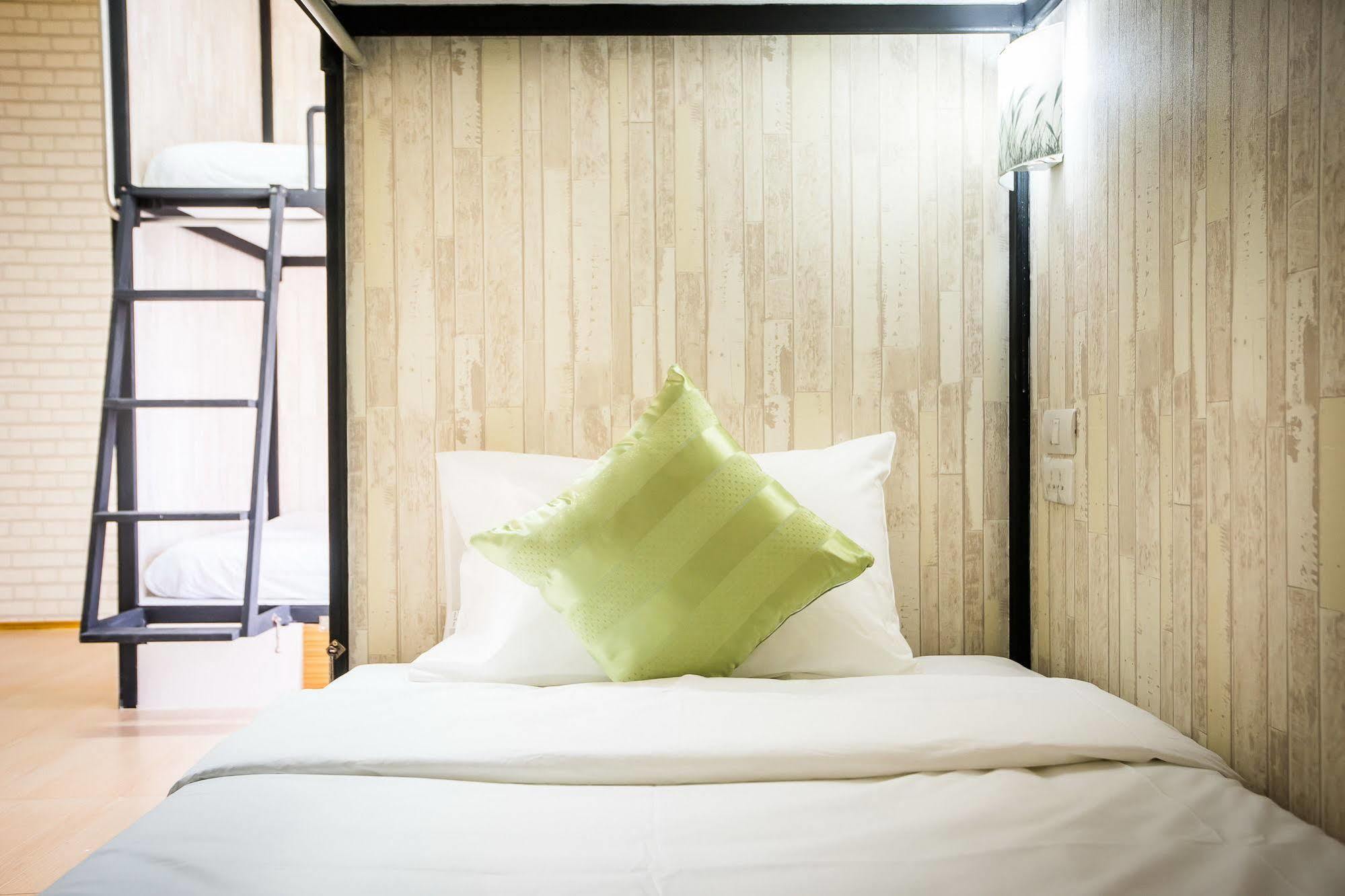 Hostel At Thonglor Бангкок Екстер'єр фото
