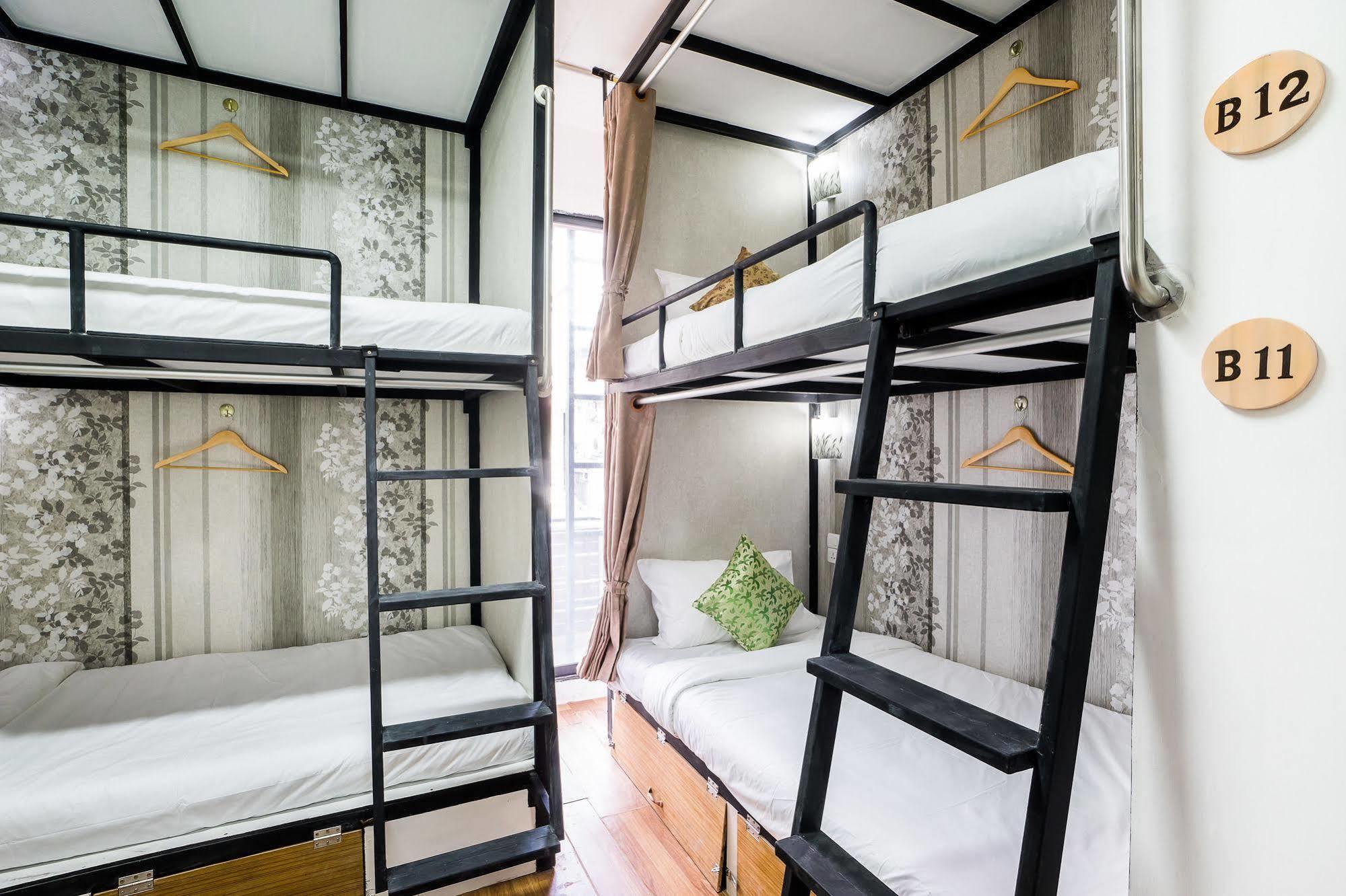 Hostel At Thonglor Бангкок Екстер'єр фото