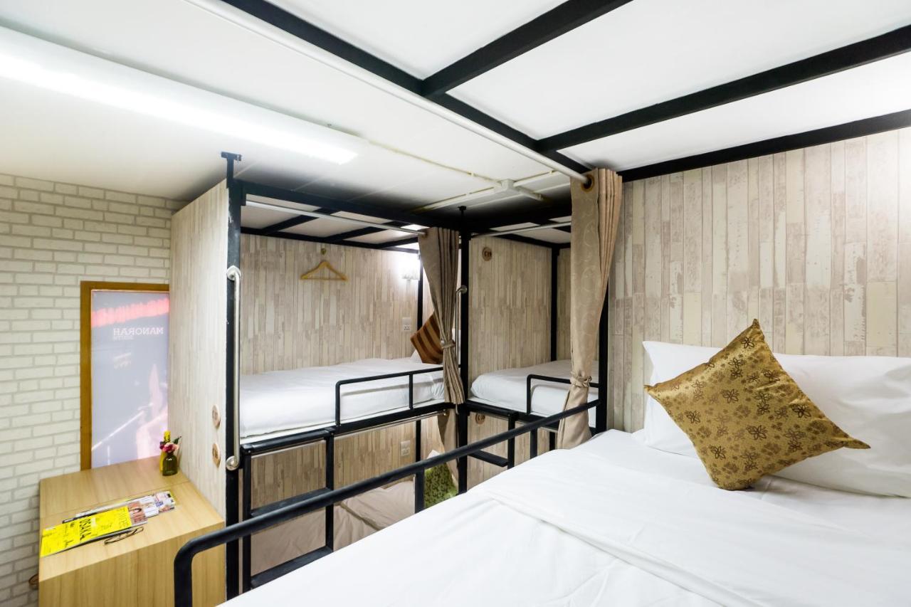 Hostel At Thonglor Бангкок Екстер'єр фото
